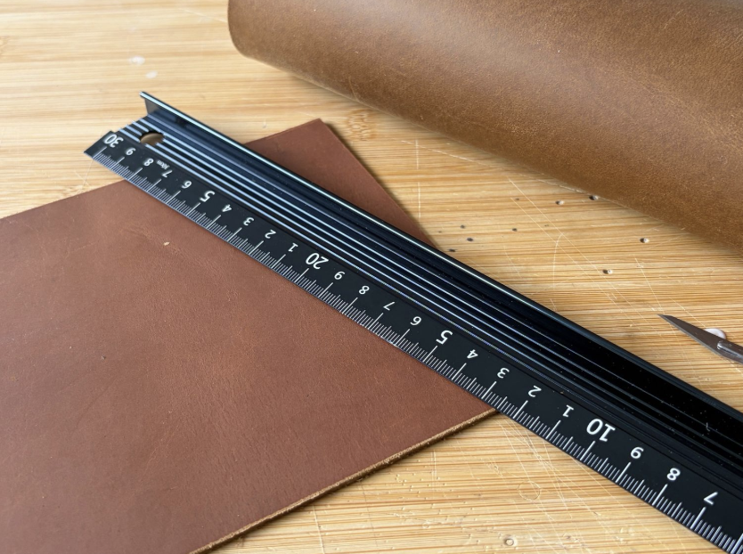 Schneidelineal mit Sicherheitskante – 30 cm