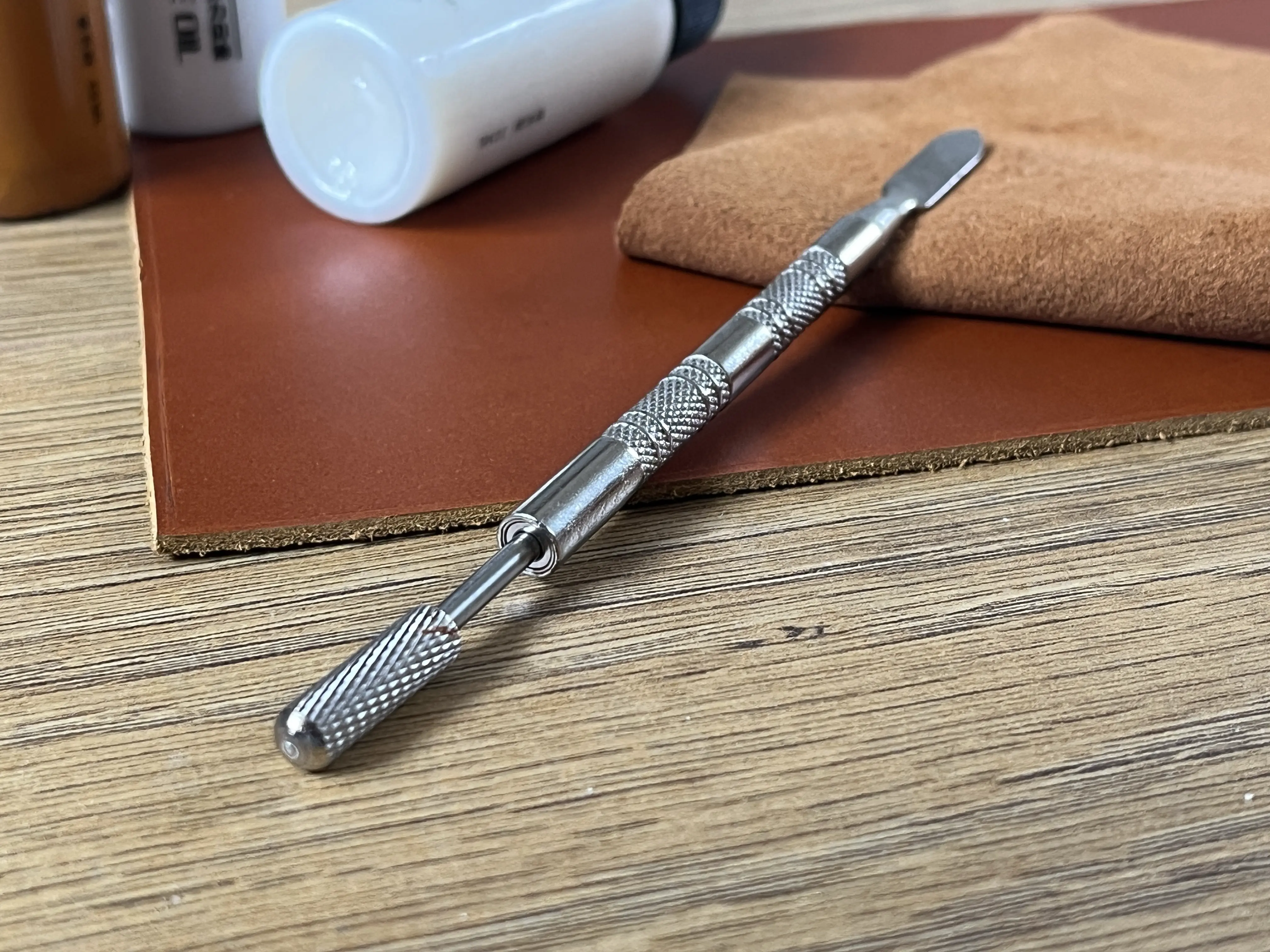 Applikator für Kantenfarbe