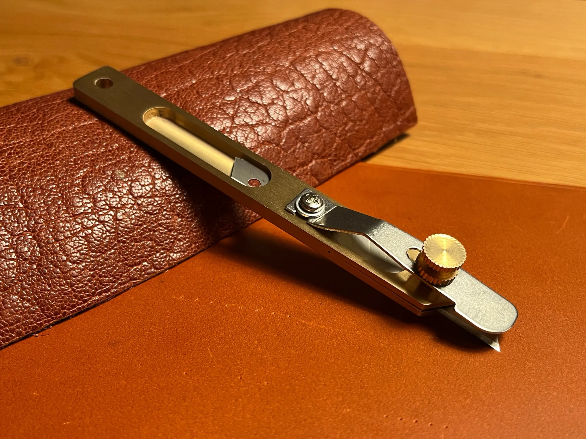 Verstellbarer Messer mit 10 Ersatzklingen