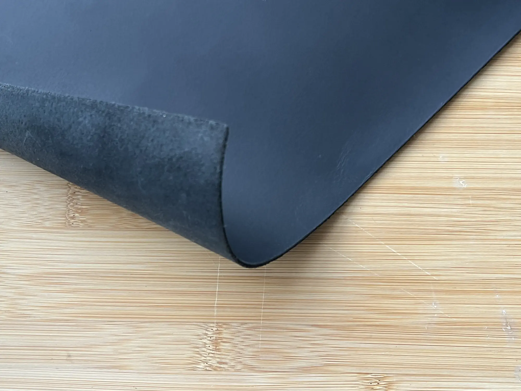 Stück Leder, Farbe: Schwarz, 30 x 60 cm.